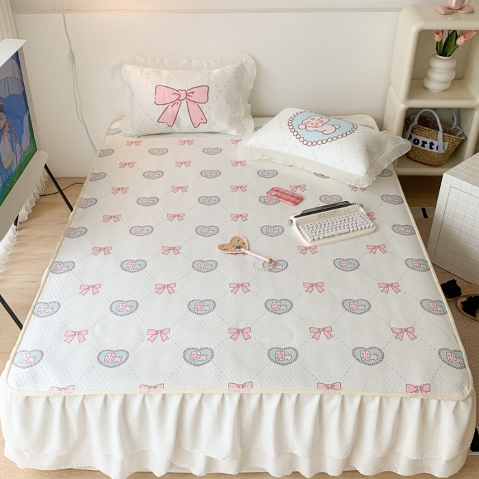 91家纺网 家纺一手货源 找家纺 昔可家纺 2023新款双层雪纺纱花边床裙款凉感软席 爱心蝴蝶结兔