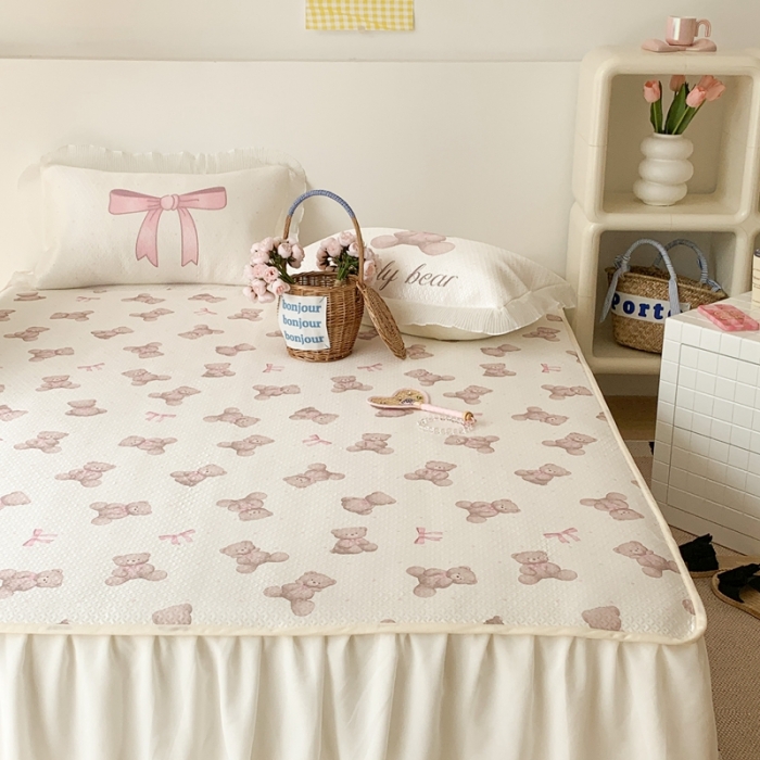 91家纺网 家纺一手货源 找家纺 昔可家纺 2023新款双层雪纺纱花边床裙款凉感软席 蝴蝶结小熊