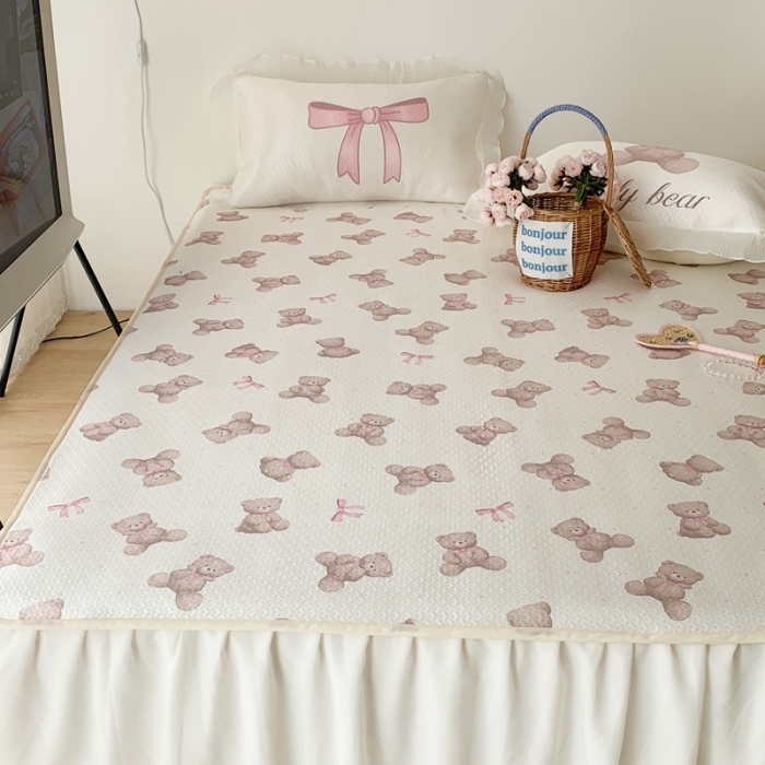 91家纺网 家纺一手货源 找家纺 昔可家纺 2023新款双层雪纺纱花边床裙款凉感软席 蝴蝶结小熊