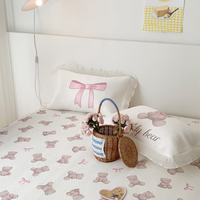 91家纺网 家纺一手货源 找家纺 昔可家纺 2023新款双层雪纺纱花边床裙款凉感软席 蝴蝶结小熊