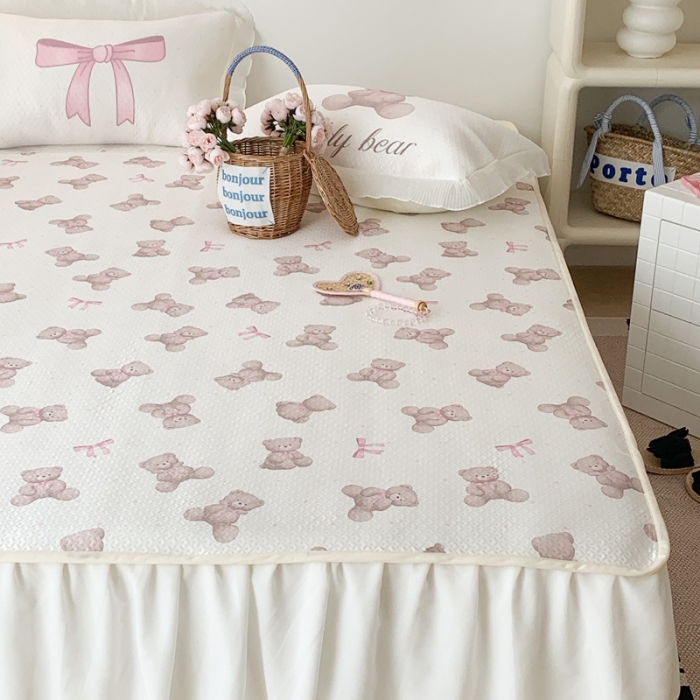 91家纺网 家纺一手货源 找家纺 昔可家纺 2023新款双层雪纺纱花边床裙款凉感软席 蝴蝶结小熊