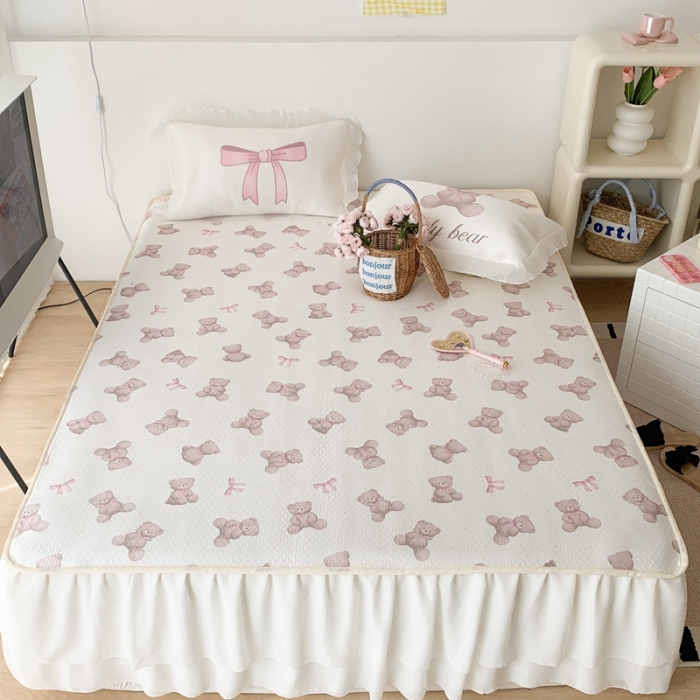 91家纺网 家纺一手货源 找家纺 昔可家纺 2023新款双层雪纺纱花边床裙款凉感软席 蝴蝶结小熊