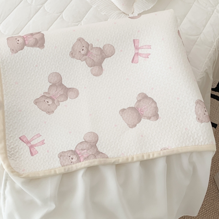 91家纺网 家纺一手货源 找家纺 昔可家纺 2023新款双层雪纺纱花边床裙款凉感软席 蝴蝶结小熊