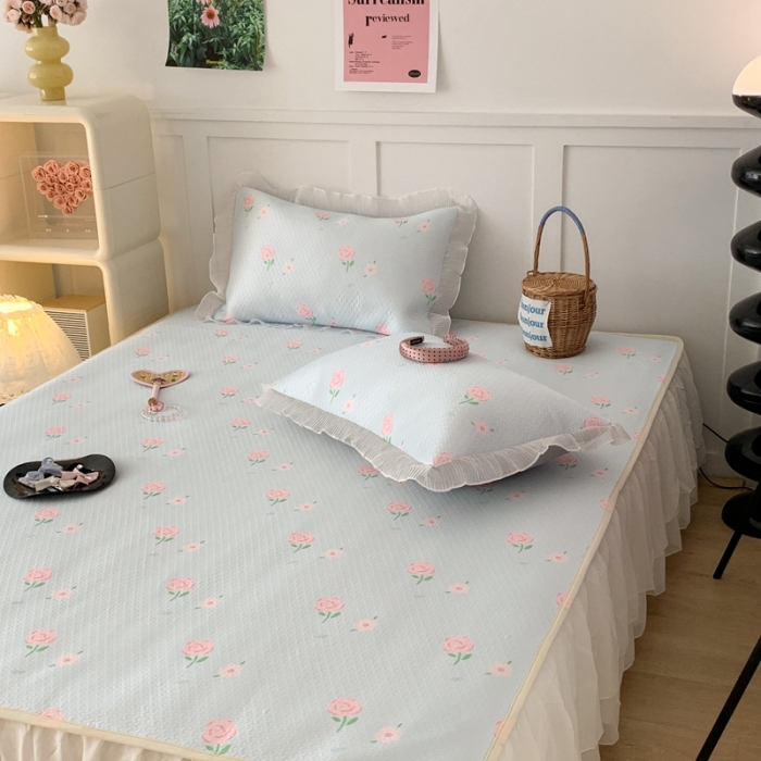 91家纺网 家纺一手货源 找家纺 昔可家纺 2023新款双层雪纺纱花边床裙款凉感软席 蓝色甜美玫瑰