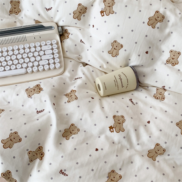 91家纺网 家纺一手货源 找家纺 昔可家纺 2023新款普通款全棉有氧双层纱四件套 波点小咖熊