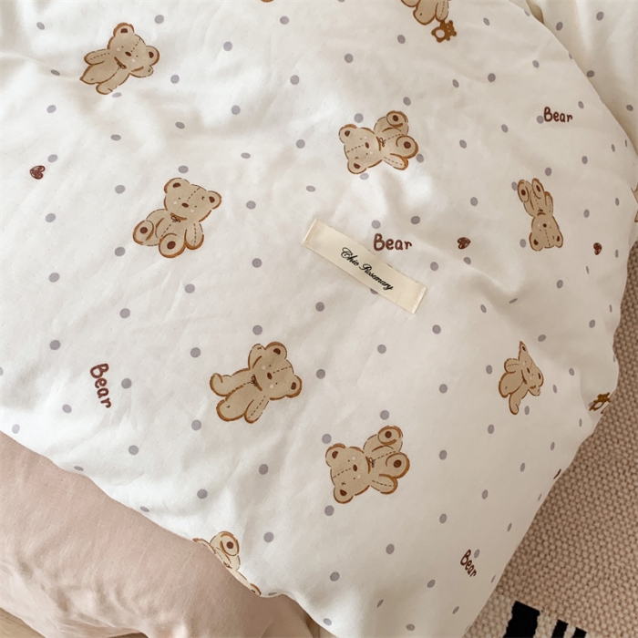 91家纺网 家纺一手货源 找家纺 昔可家纺 2023新款普通款全棉有氧双层纱四件套 波点小咖熊