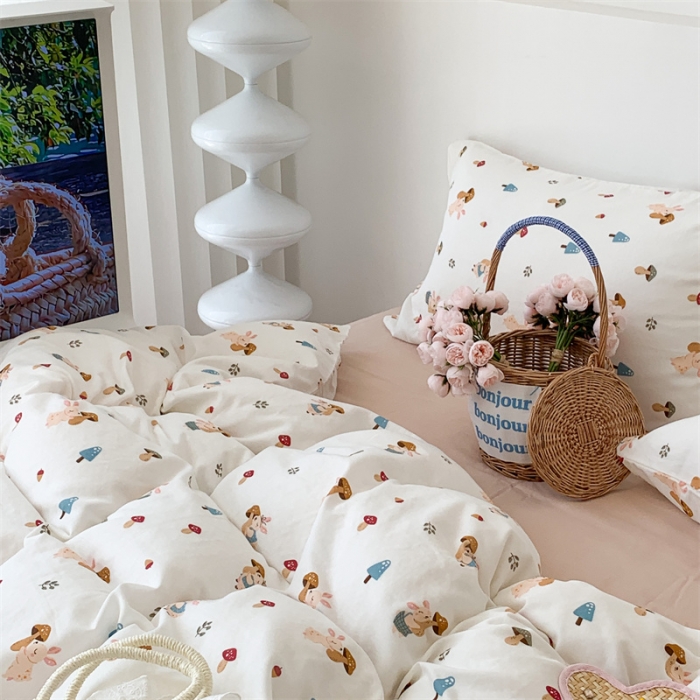 91家纺网 家纺一手货源 找家纺 昔可家纺 2023新款普通款全棉有氧双层纱四件套 采蘑菇的小白兔