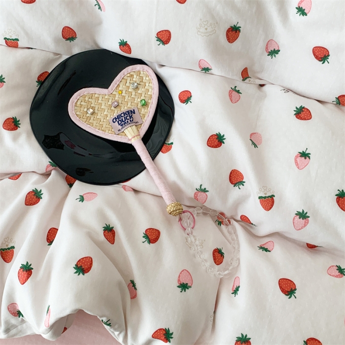 91家纺网 家纺一手货源 找家纺 昔可家纺 2023新款普通款全棉有氧双层纱四件套 甜心草莓布蕾