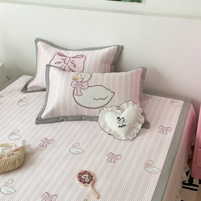 91家纺网 家纺一手货源 找家纺 昔可家纺 2023新款高克重加厚华夫格凉感软席 芭蕾天鹅