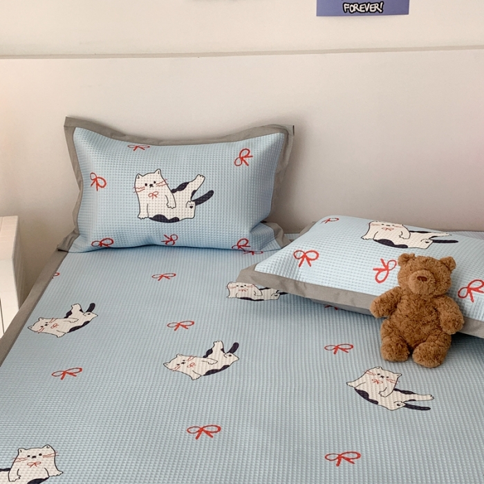 91家纺网 家纺一手货源 找家纺 昔可家纺 2023新款高克重加厚华夫格凉感软席 蓝底猫咪