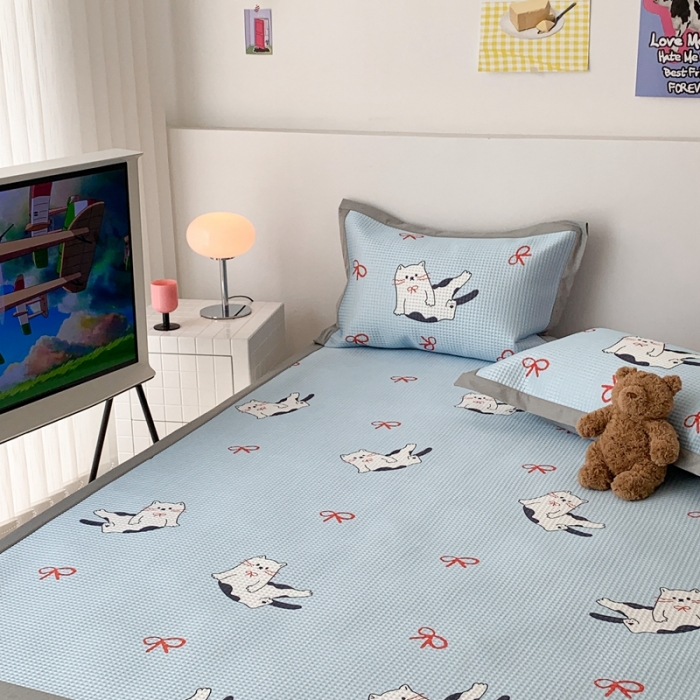 91家纺网 家纺一手货源 找家纺 昔可家纺 2023新款高克重加厚华夫格凉感软席 蓝底猫咪