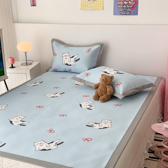 91家纺网 家纺一手货源 找家纺 昔可家纺 2023新款高克重加厚华夫格凉感软席 蓝底猫咪