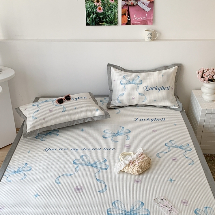 91家纺网 家纺一手货源 找家纺 昔可家纺 2023新款高克重加厚华夫格凉感软席 蓝色丝带珍珠