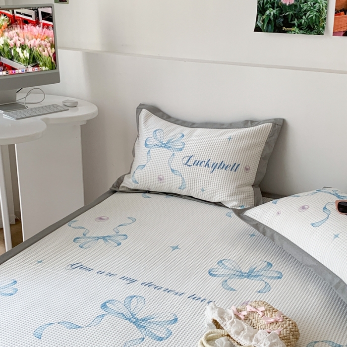 91家纺网 家纺一手货源 找家纺 昔可家纺 2023新款高克重加厚华夫格凉感软席 蓝色丝带珍珠