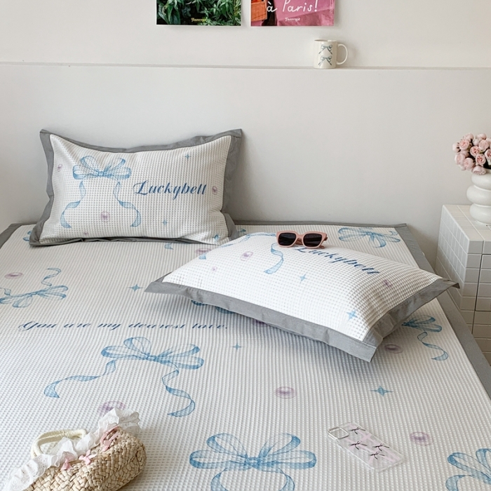 91家纺网 家纺一手货源 找家纺 昔可家纺 2023新款高克重加厚华夫格凉感软席 蓝色丝带珍珠