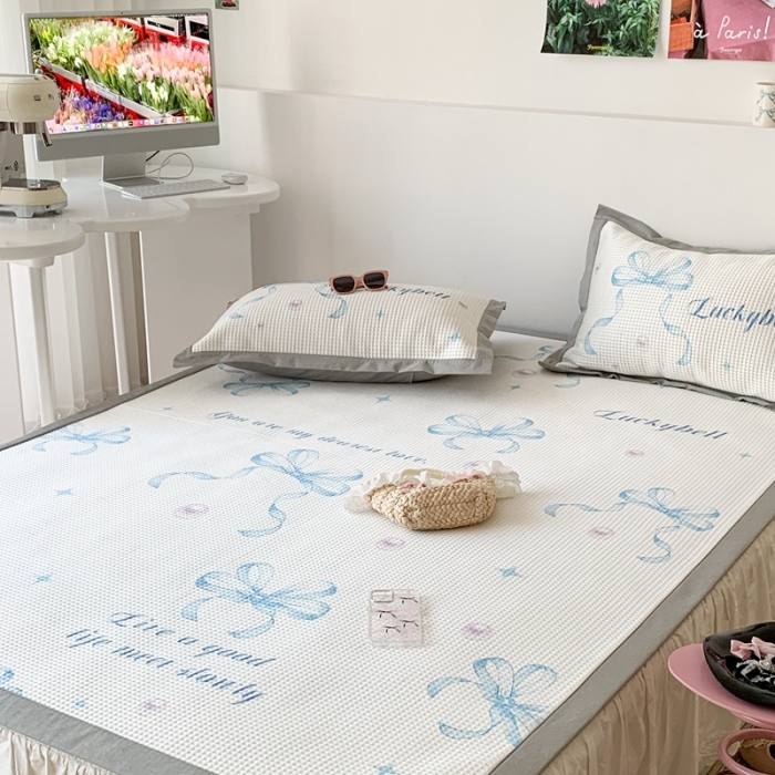 91家纺网 家纺一手货源 找家纺 昔可家纺 2023新款高克重加厚华夫格凉感软席 蓝色丝带珍珠