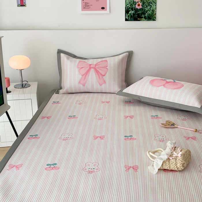 91家纺网 家纺一手货源 找家纺 昔可家纺 2023新款高克重加厚华夫格凉感软席 樱桃蝴蝶结兔