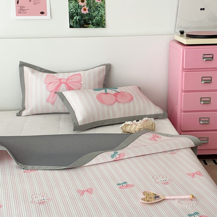 91家纺网 家纺一手货源 找家纺 昔可家纺 2023新款高克重加厚华夫格凉感软席 樱桃蝴蝶结兔