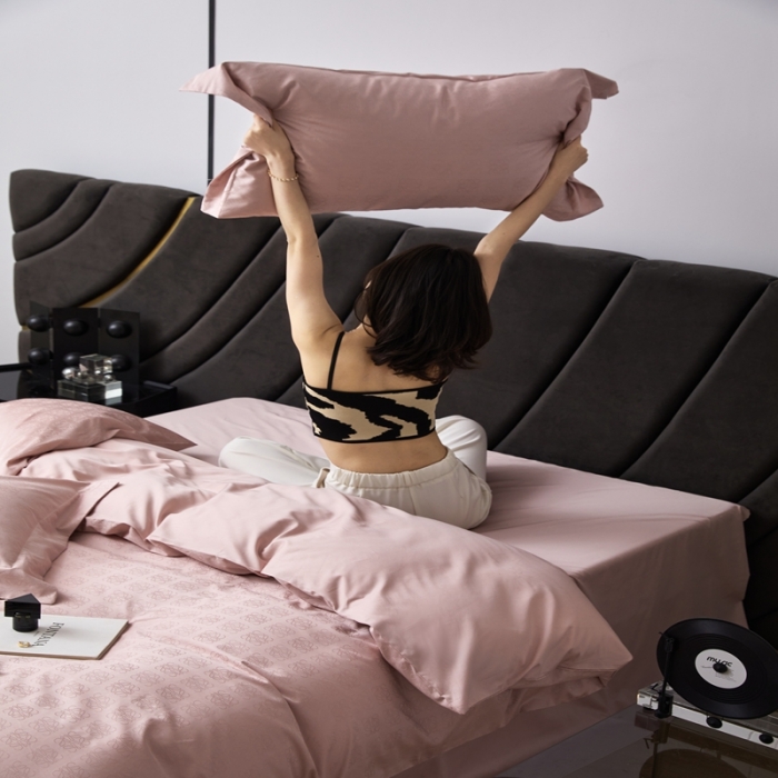 91家纺网 家纺一手货源 找家纺 安莱生活 2023新款 100S纯棉提花四件套 岚烟水月-粉