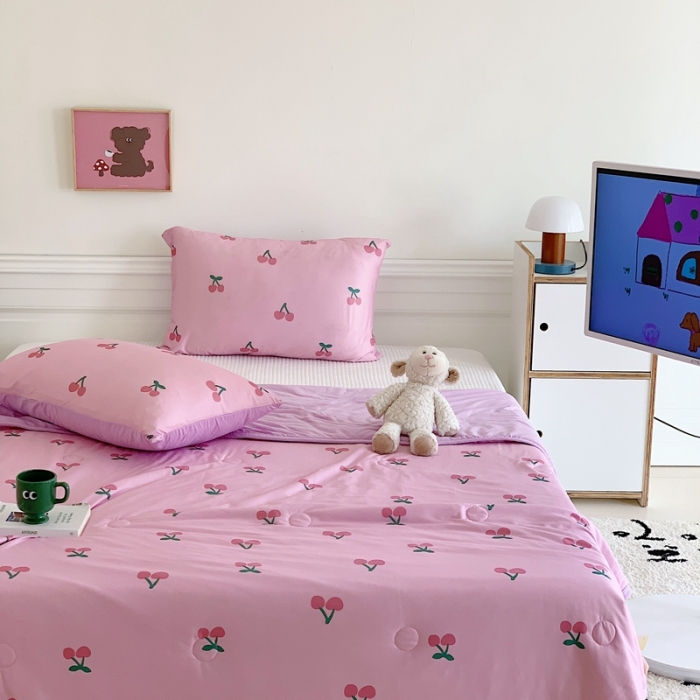 91家纺网 家纺一手货源 找家纺 星期八 2023新款卡通宝宝棉大豆夏被-第二批 樱桃