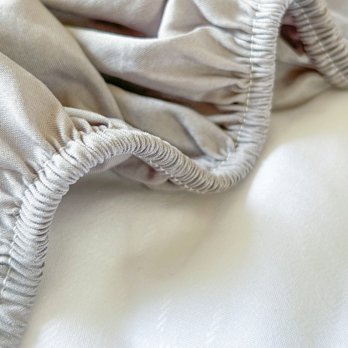 91家纺网 家纺一手货源 找家纺 尊康家纺（原磊科） 2024新款亲肤奶昔棉抗菌夹棉床笠-紫菀系列 紫菀-绅士灰