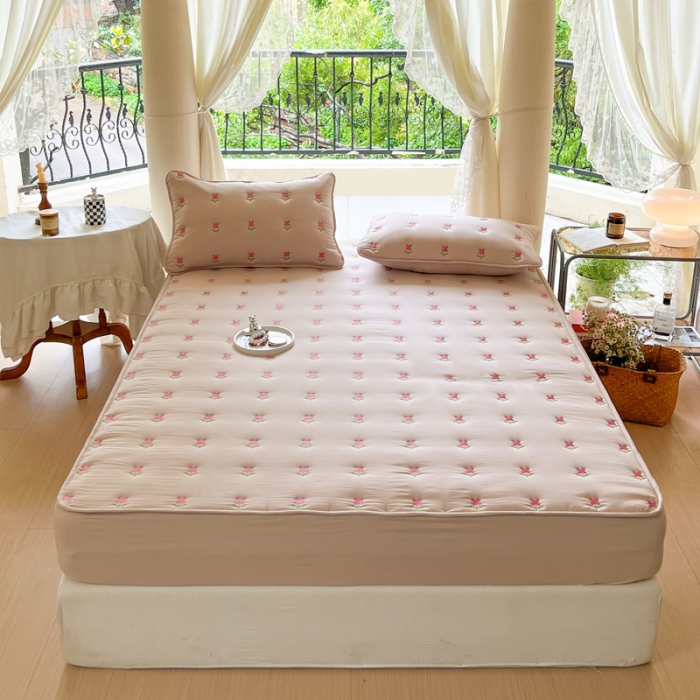 91家纺网 家纺一手货源 找家纺 尊康家纺（原磊科） 2024新款亲肤奶昔棉抗菌夹棉床笠-紫菀系列 紫菀-香槟金