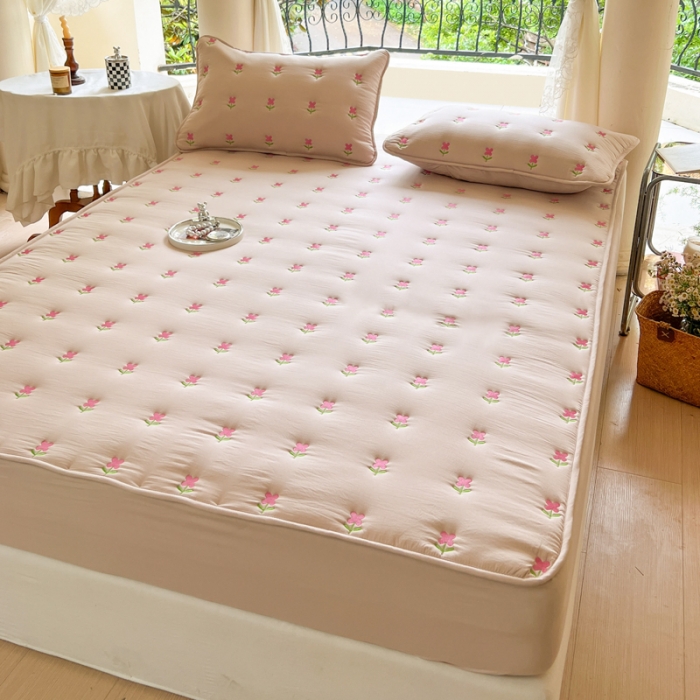 91家纺网 家纺一手货源 找家纺 尊康家纺（原磊科） 2024新款亲肤奶昔棉抗菌夹棉床笠-紫菀系列 紫菀-香槟金