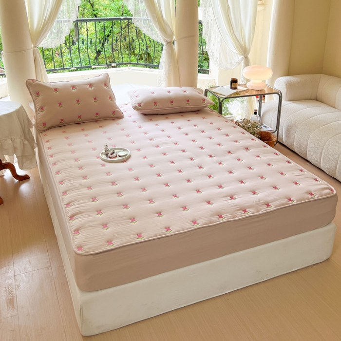 91家纺网 家纺一手货源 找家纺 尊康家纺（原磊科） 2024新款亲肤奶昔棉抗菌夹棉床笠-紫菀系列 紫菀-香槟金