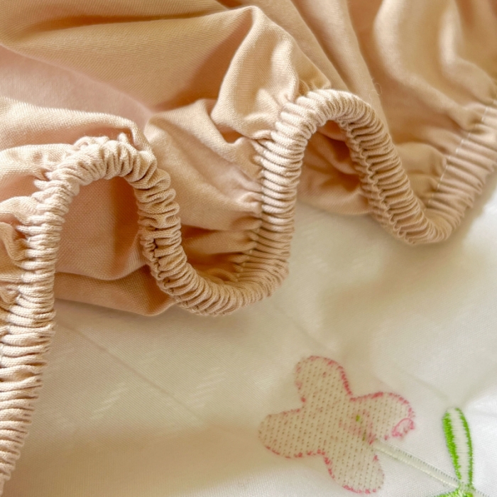 91家纺网 家纺一手货源 找家纺 尊康家纺（原磊科） 2024新款亲肤奶昔棉抗菌夹棉床笠-紫菀系列 紫菀-香槟金