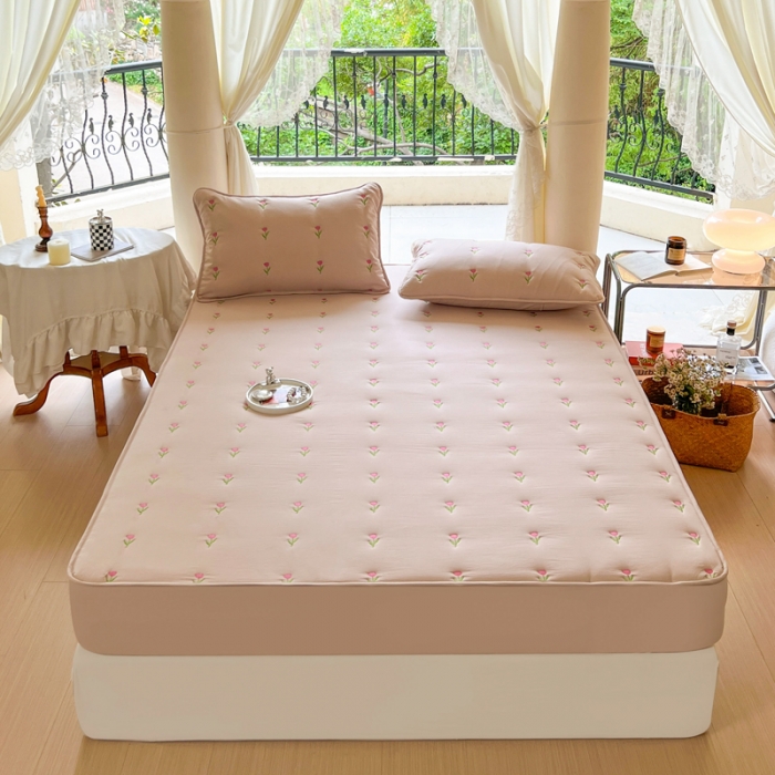 91家纺网 家纺一手货源 找家纺 尊康家纺（原磊科） 2024新款亲肤奶昔棉抗菌夹棉床笠-郁金香系列 郁金香-香槟金