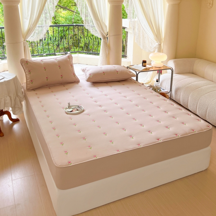 91家纺网 家纺一手货源 找家纺 尊康家纺（原磊科） 2024新款亲肤奶昔棉抗菌夹棉床笠-郁金香系列 郁金香-香槟金