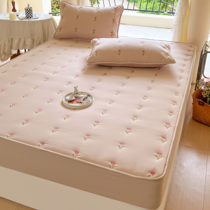 91家纺网 家纺一手货源 找家纺 尊康家纺（原磊科） 2024新款亲肤奶昔棉抗菌夹棉床笠-郁金香系列 郁金香-香槟金