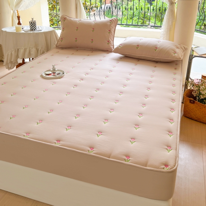 91家纺网 家纺一手货源 找家纺 尊康家纺（原磊科） 2024新款亲肤奶昔棉抗菌夹棉床笠-郁金香系列 郁金香-香槟金