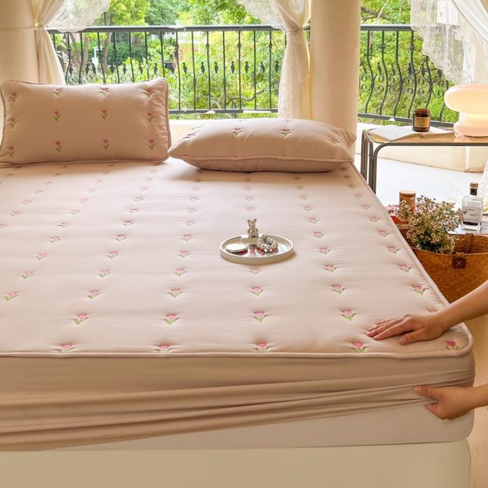 91家纺网 家纺一手货源 找家纺 尊康家纺（原磊科） 2024新款亲肤奶昔棉抗菌夹棉床笠-郁金香系列 郁金香-香槟金