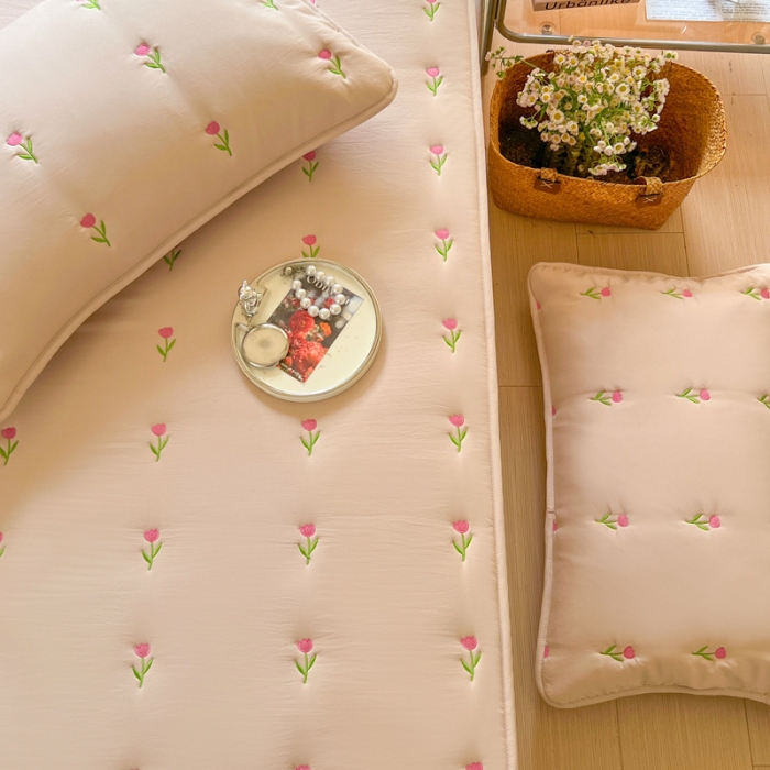 91家纺网 家纺一手货源 找家纺 尊康家纺（原磊科） 2024新款亲肤奶昔棉抗菌夹棉床笠-郁金香系列 郁金香-香槟金