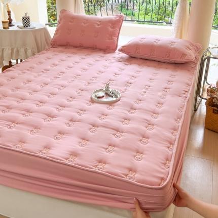 91家纺网 家纺一手货源 找家纺 尊康家纺（原磊科） 2024新款亲肤奶昔棉抗菌夹棉床笠-萌兔系列 萌兔-豆沙粉