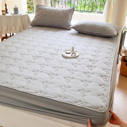 91家纺网 家纺一手货源 找家纺 （总）尊康家纺（原磊科） 2024新款亲肤奶昔棉抗菌夹棉床笠-金玲花系列