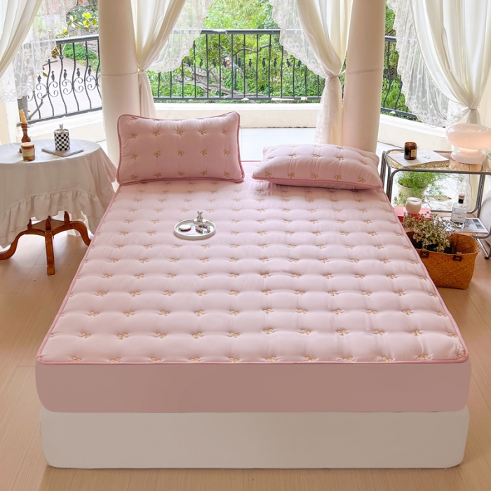 91家纺网 家纺一手货源 找家纺 尊康家纺（原磊科） 2024新款亲肤奶昔棉抗菌夹棉床笠-蝴蝶结系列 蝴蝶结-淡粉