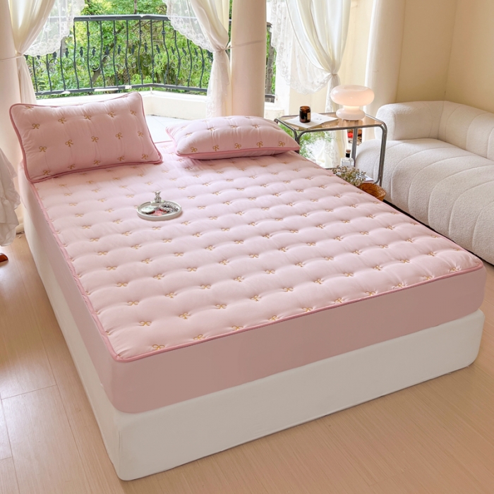 91家纺网 家纺一手货源 找家纺 尊康家纺（原磊科） 2024新款亲肤奶昔棉抗菌夹棉床笠-蝴蝶结系列 蝴蝶结-淡粉