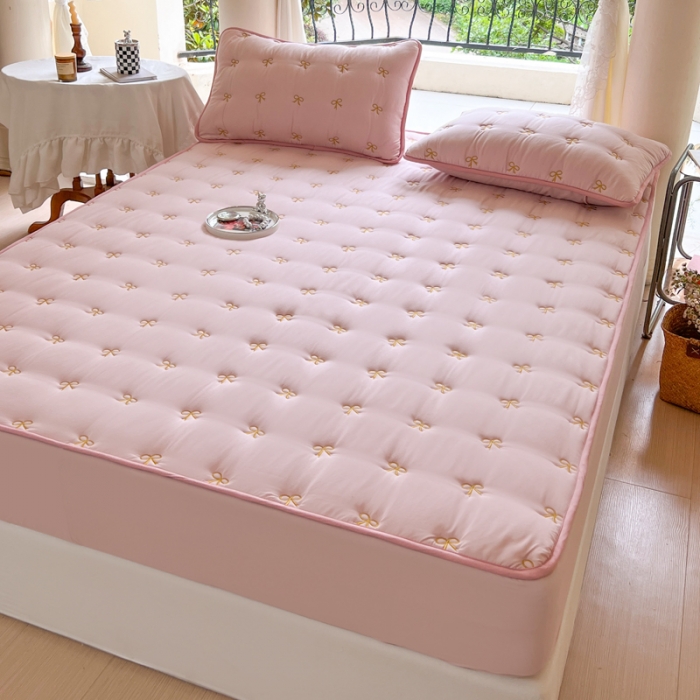 91家纺网 家纺一手货源 找家纺 尊康家纺（原磊科） 2024新款亲肤奶昔棉抗菌夹棉床笠-蝴蝶结系列 蝴蝶结-淡粉