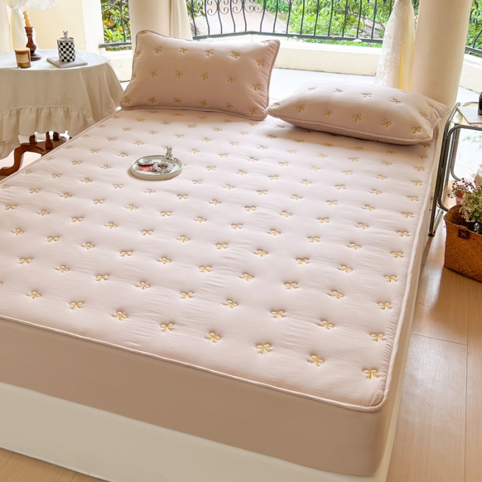 91家纺网 家纺一手货源 找家纺 尊康家纺（原磊科） 2024新款亲肤奶昔棉抗菌夹棉床笠-蝴蝶结系列 蝴蝶结-香槟金