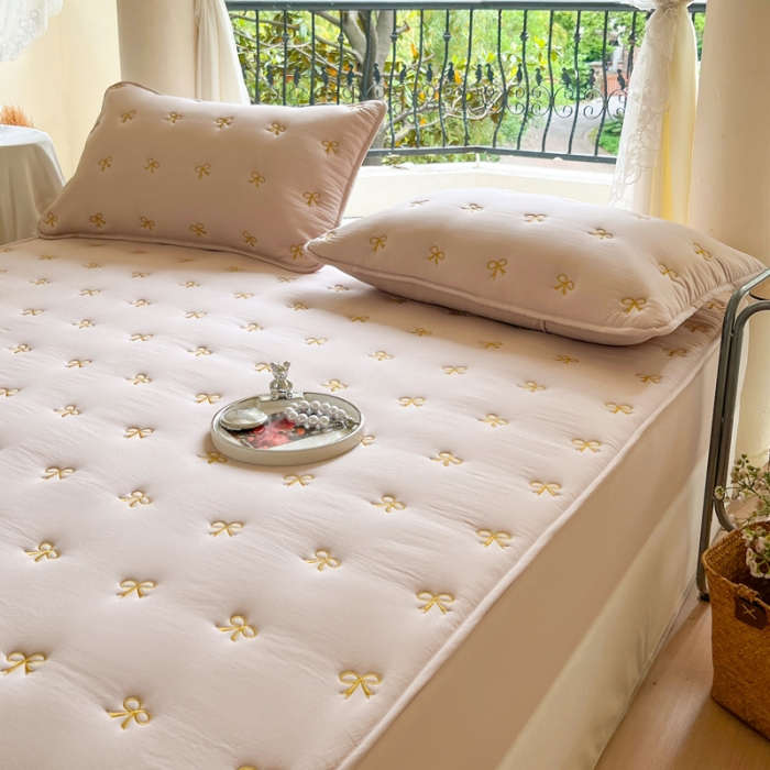 91家纺网 家纺一手货源 找家纺 尊康家纺（原磊科） 2024新款亲肤奶昔棉抗菌夹棉床笠-蝴蝶结系列 蝴蝶结-香槟金