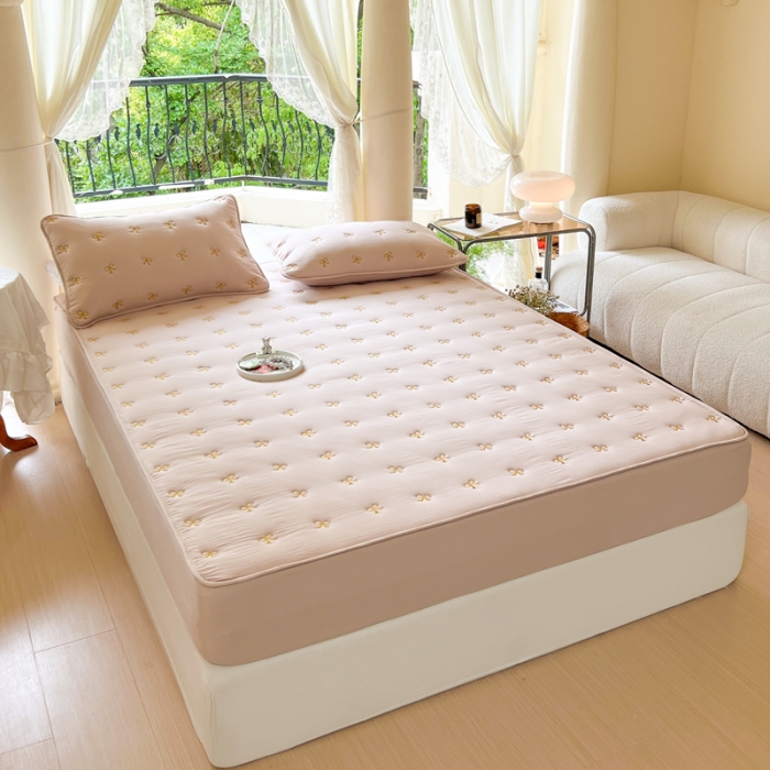 91家纺网 家纺一手货源 找家纺 尊康家纺（原磊科） 2024新款亲肤奶昔棉抗菌夹棉床笠-蝴蝶结系列 蝴蝶结-香槟金