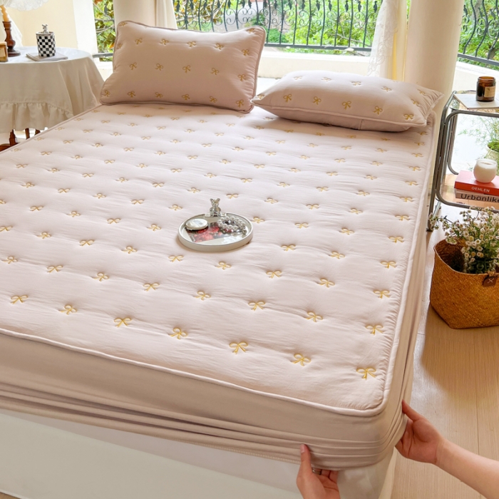 91家纺网 家纺一手货源 找家纺 尊康家纺（原磊科） 2024新款亲肤奶昔棉抗菌夹棉床笠-蝴蝶结系列 蝴蝶结-香槟金