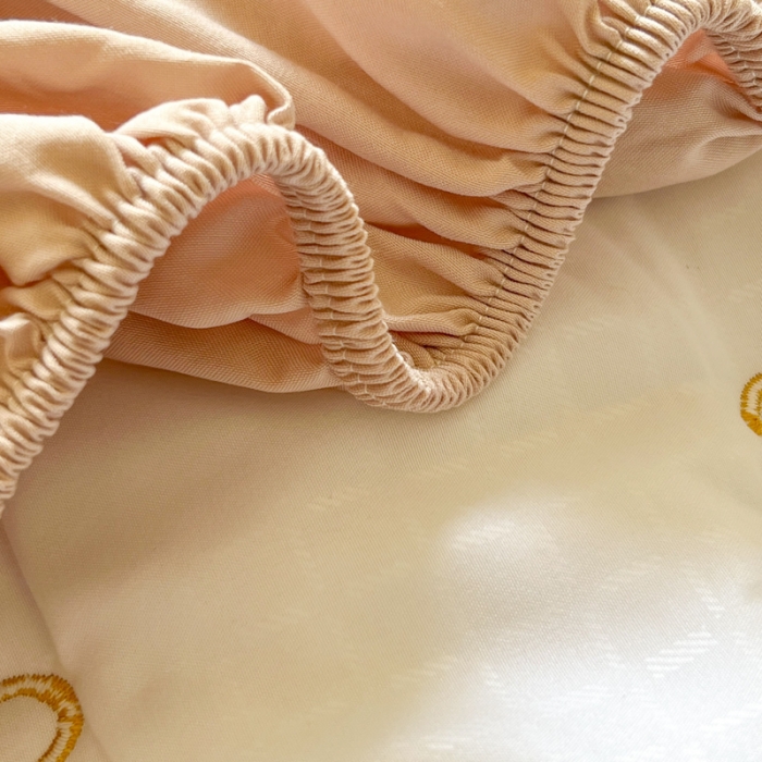 91家纺网 家纺一手货源 找家纺 尊康家纺（原磊科） 2024新款亲肤奶昔棉抗菌夹棉床笠-蝴蝶结系列 蝴蝶结-香槟金