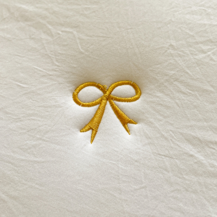 91家纺网 家纺一手货源 找家纺 尊康家纺（原磊科） 2024新款亲肤奶昔棉抗菌夹棉床笠-蝴蝶结系列 蝴蝶结-珍珠白