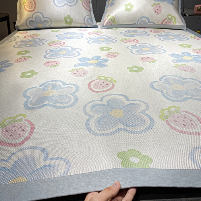 91家纺网 家纺一手货源 找家纺 安哆啦2024新款数码印花冰藤席 草莓蓝花