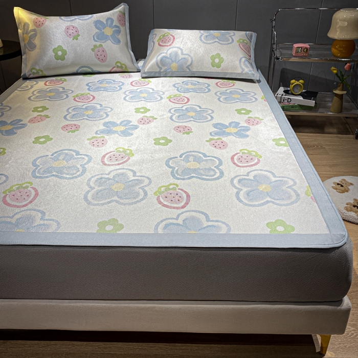 91家纺网 家纺一手货源 找家纺 安哆啦2024新款数码印花冰藤席 草莓蓝花