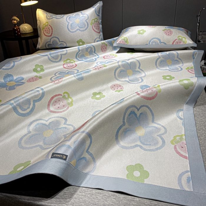 91家纺网 家纺一手货源 找家纺 安哆啦2024新款数码印花冰藤席 草莓蓝花