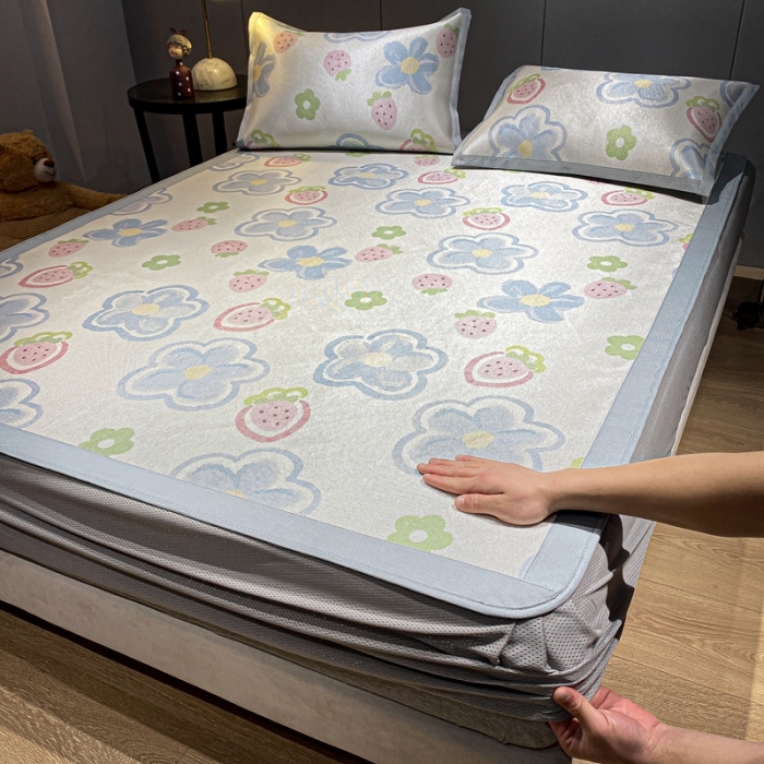 91家纺网 家纺一手货源 找家纺 安哆啦2024新款数码印花冰藤席 草莓蓝花